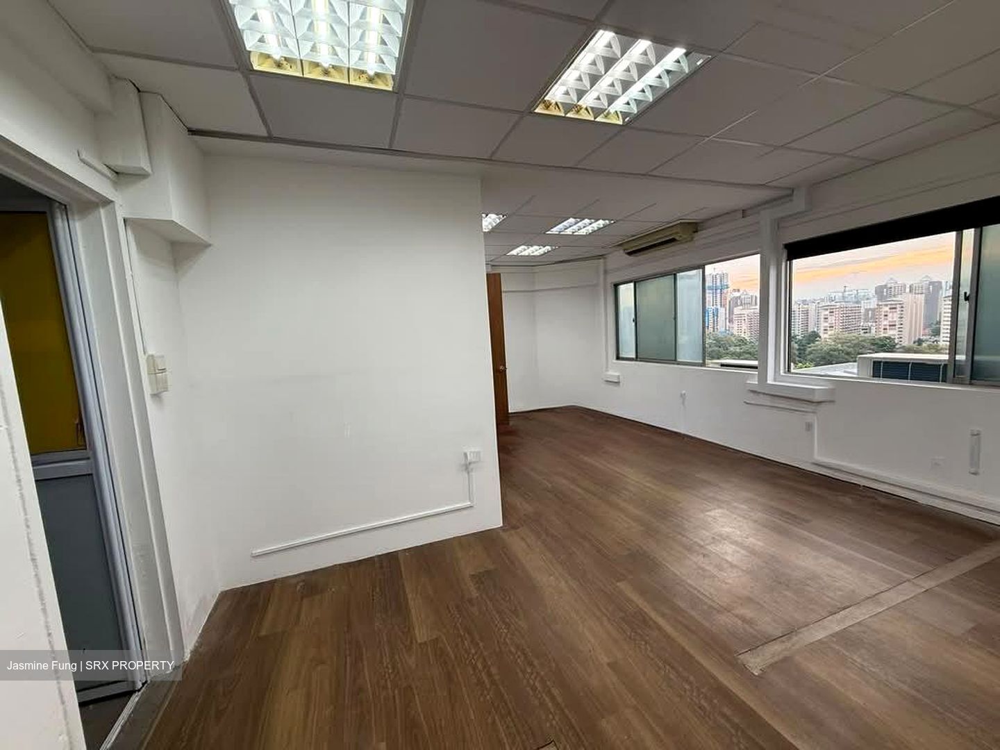 Textile Centre (D7), Office #582269731
